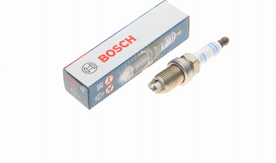 BOSCH 0 242 235 668 - Zapaľovacia sviečka parts5.com