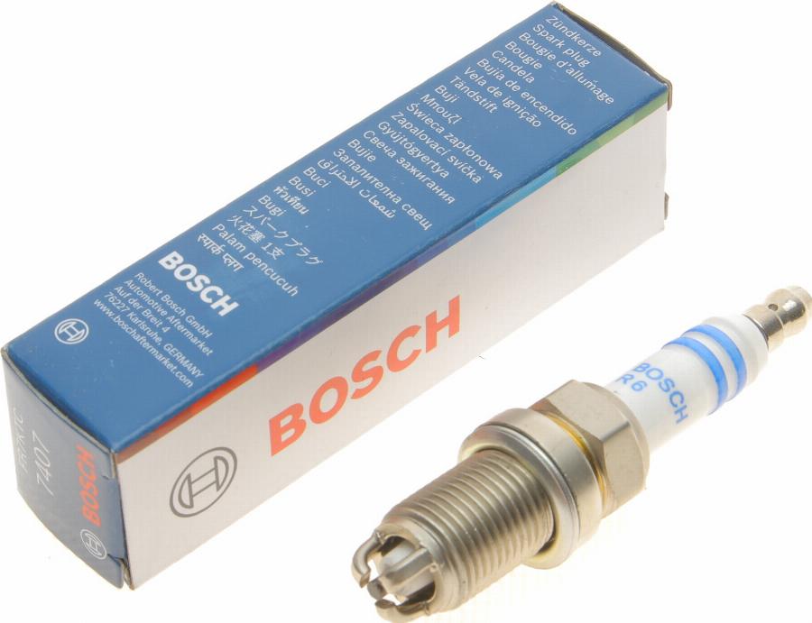 BOSCH 0 242 235 766 - Süüteküünal parts5.com