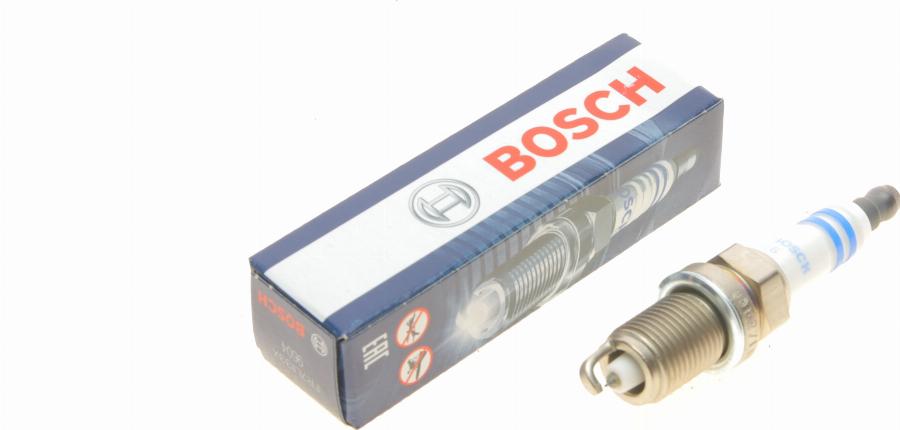 BOSCH 0 242 236 592 - Świeca zapłonowa parts5.com