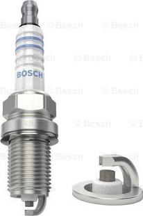 BOSCH 0 242 235 667 - Świeca zapłonowa parts5.com