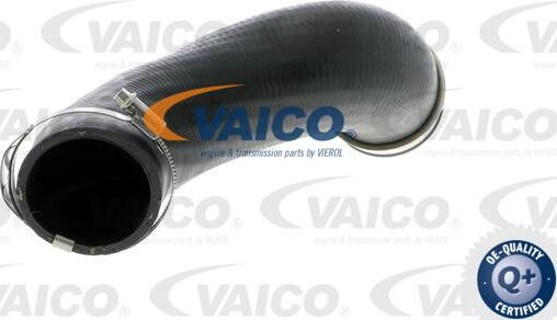 VAICO V30-1798 - Cev polnilnega zraka parts5.com